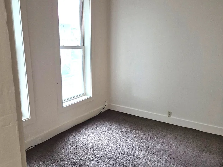 814 E 10th St #2 — Photo 3