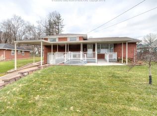 221 Parkview Dr, Saint Albans, WV 25177