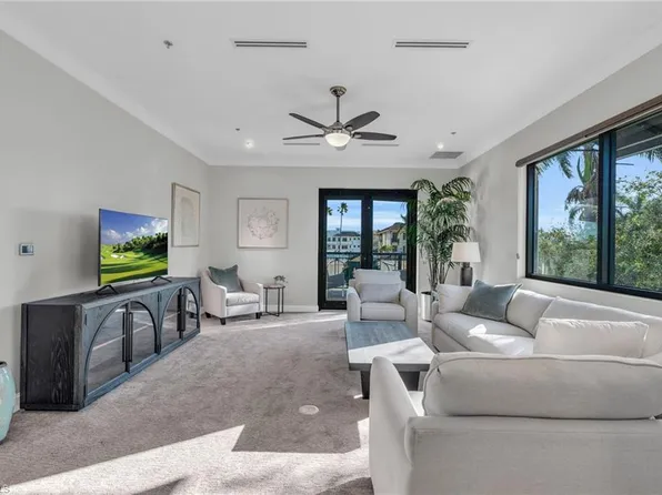 428 9th St S, Naples, FL 34102