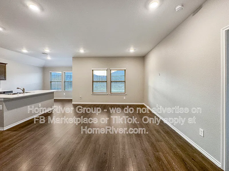 3 bed, 2.0 bath, 1310 sqft, $1,845 — Photo 2