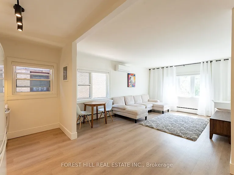 8 Victoria St #4 — Photo 3