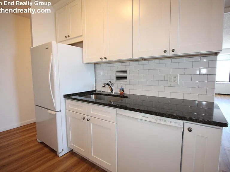 65 E India Row #35C — Photo 13