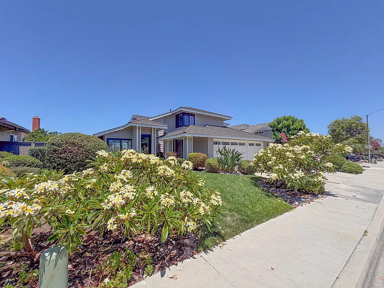 25651 Del Norte — Photo 3