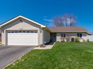 1290 Spinnaker Ln, Hanover Park, IL 60133