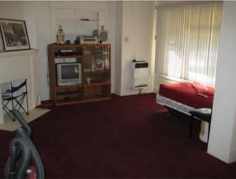 3rd image of 392 Palm Pl