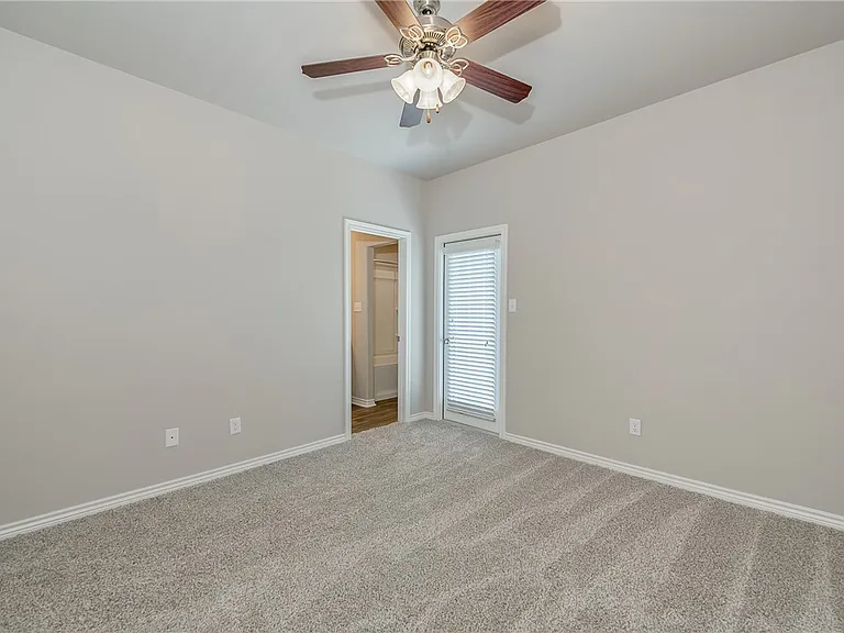 503 Hayes Ln — Photo 14