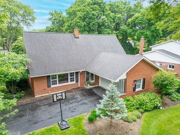 1204 Candlewood Hill Rd, Northbrook, IL 60062