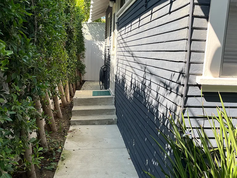 7022 De Longpre Ave #7022 — Photo 19