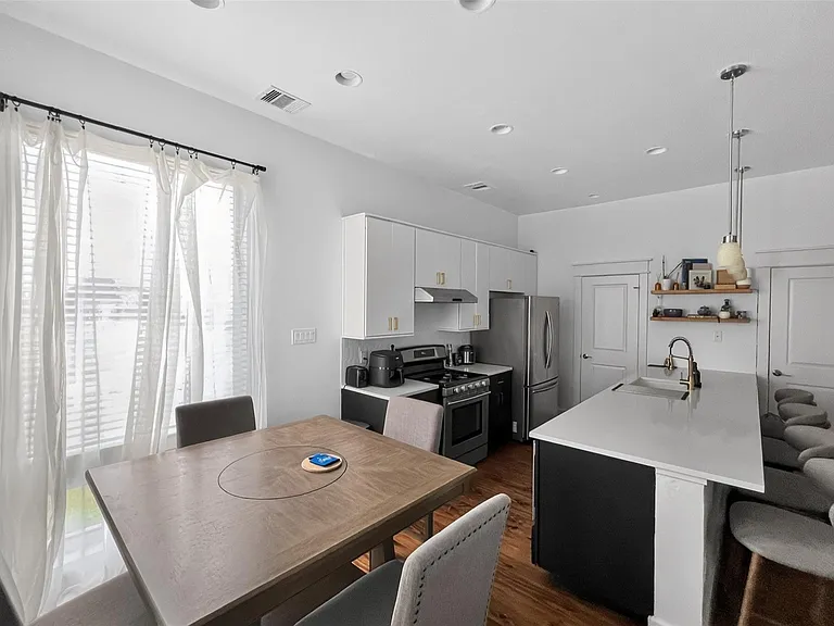 205 Riley Ln — Photo 14