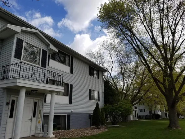 Middletown Square, Neola, 3216-3220-3224 Neola St, Cedar Falls, IA 50613