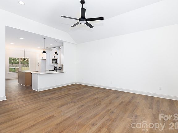 5th image of 107 Brown St #12/13
