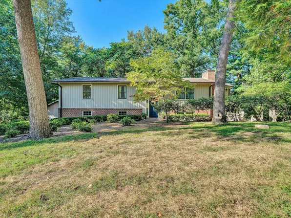 5217 Lipps Rd, Roanoke, VA 24018