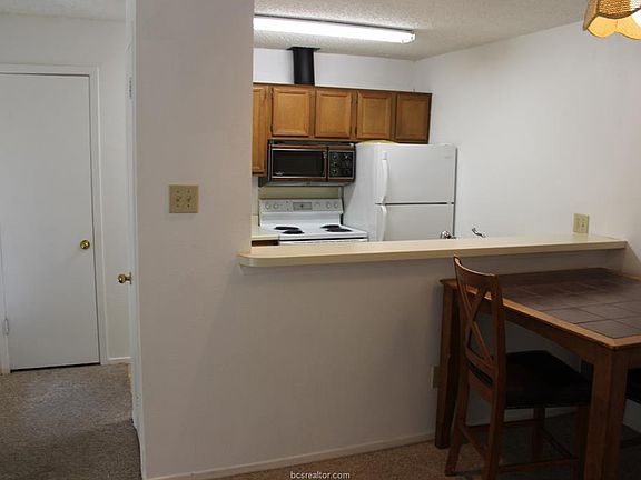 4th image of 1901 Holleman Dr #307