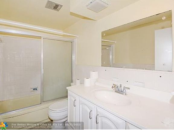 5th image of 3233 NE 34th St APT 215