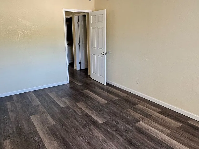 5101 Huntington Dr N — Photo 8