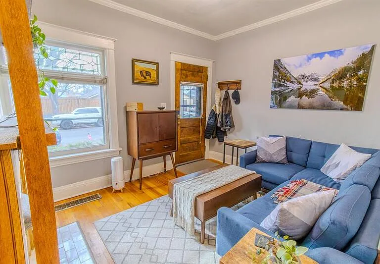 127 E Exposition Ave — Photo 3