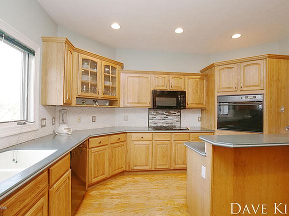 4th image of 10222 Meadowdale Dr SE