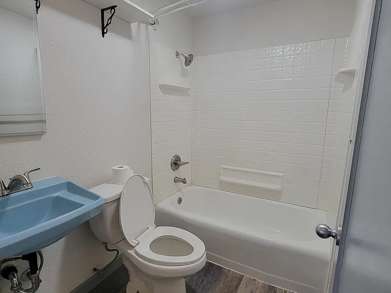 1212 Evans Ave W — Photo 10