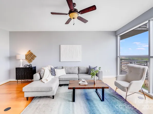 333 W Trade St Unit 1302, Charlotte, NC 28202