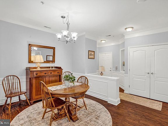 4th image of 404 Harrison Ct Unit 3
