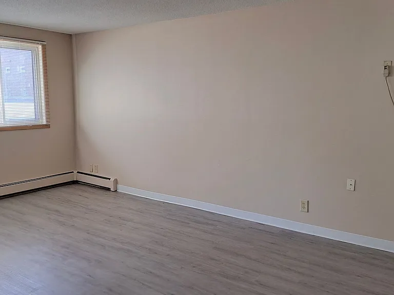 Twin Lakes Apartments — Photo 8