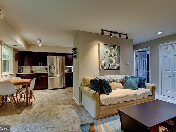 4th image of 19 Wexford Dr