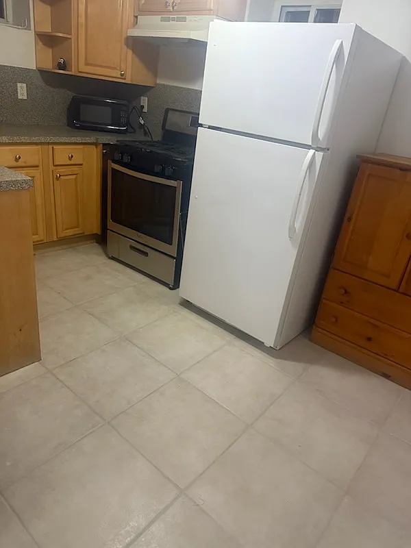 3 bed, $2,200 — Photo 2