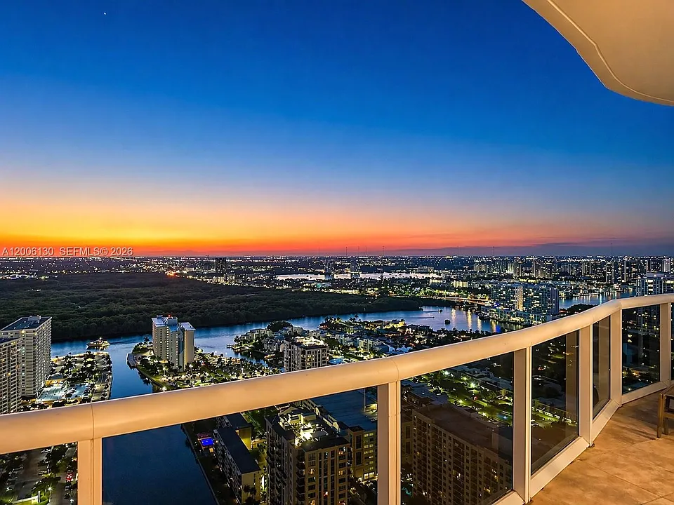 15811 Collins Ave #3805