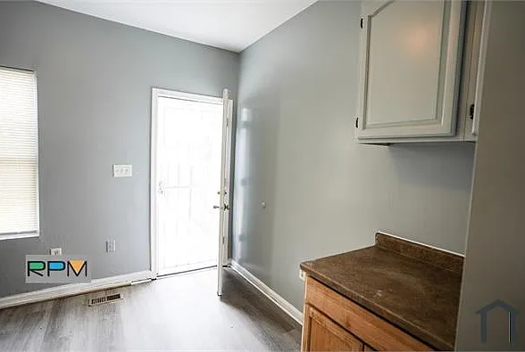 1607 N Patterson Park Ave — Photo 5