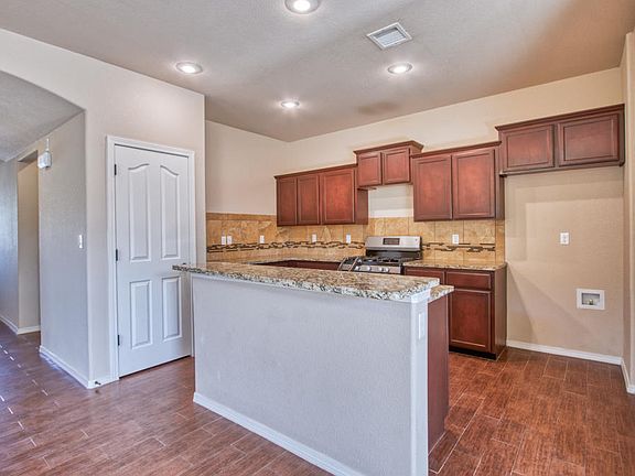 5th image of 246 Silverhill Pl