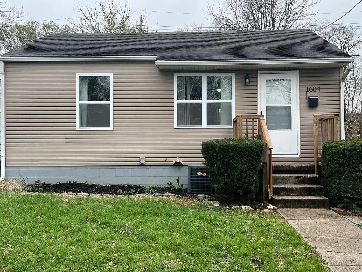 1604 Meadow Ave photo 1