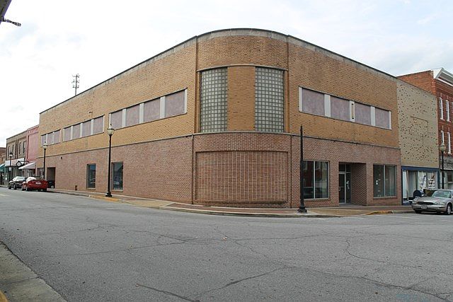 1st image of 400 N Main St