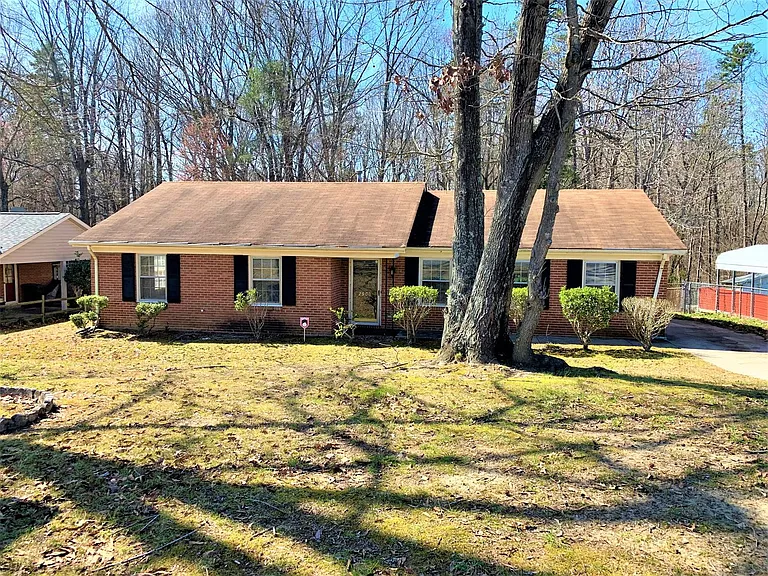 2900 Glen Hollow Rd — Photo 1