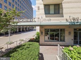 851 N Glebe Rd