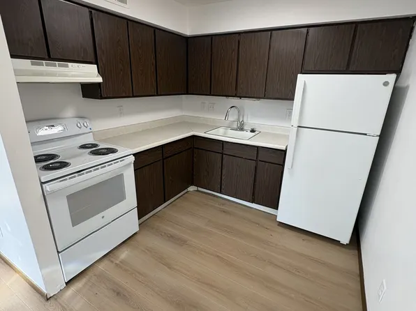 2220 W 4th St, Cedar Falls, IA