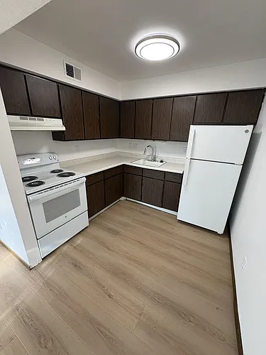 2220 W 4th St Photo 1