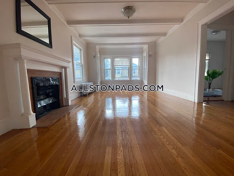 6 bed, 9999 sqft, $6,000 — Photo 1