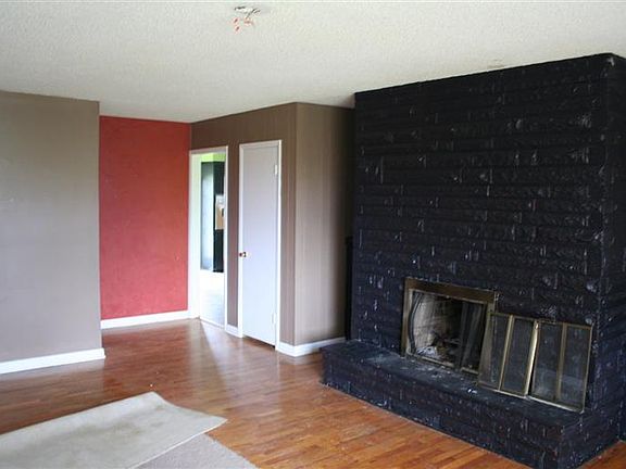 5th image of 434 W Evergreen St