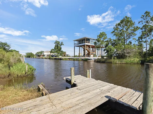 10085 W Gulf Rd, Bay Saint Louis, MS 39520