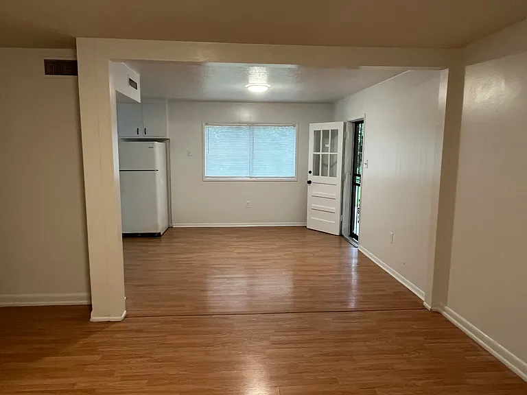 3321 Suncrest Dr — Photo 5