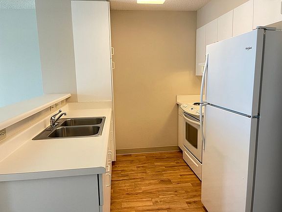 3rd image of 3009 Ala Makahala Pl APT 1006