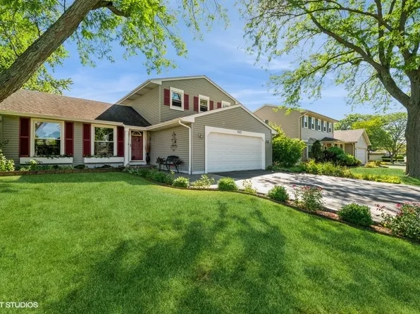 905 Stonehurst Dr, Roselle, IL 60172
