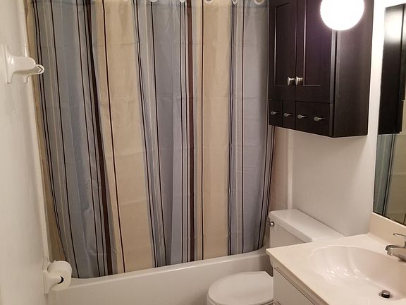 3rd image of 658 Hartford Dr