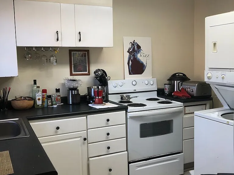 118 University Dr — Photo 2