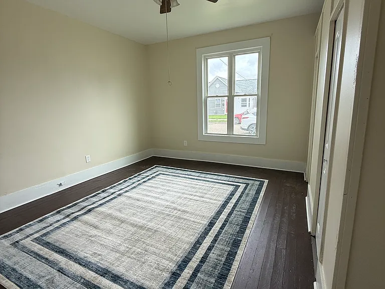1309 E Walnut St — Photo 8
