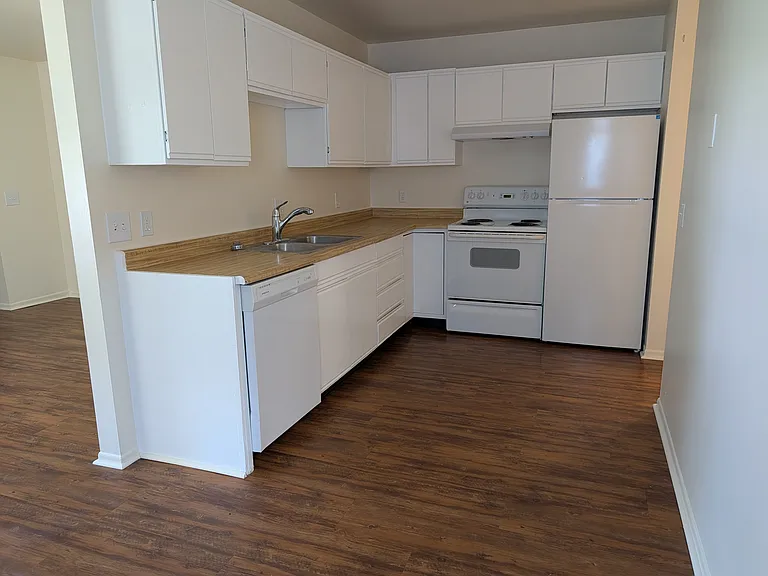 211 N Maxwell St — Photo 6