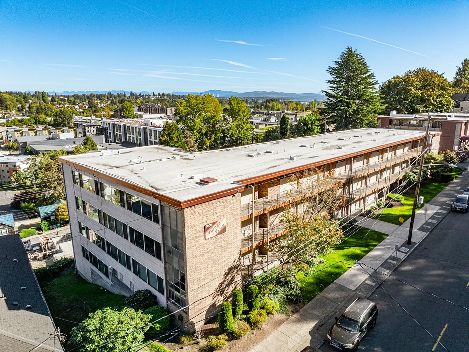 Village Vista Apartments — Photo 1