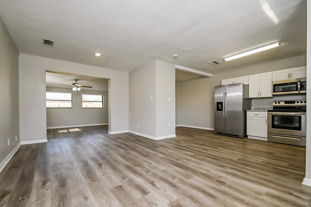 3 bed, 1.5 bath, 1243 sqft, $1,820 — Photo 3