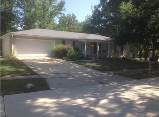 15743 Plymton Ln, Chesterfield, MO 63017