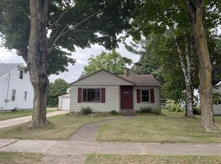 44 West St, Clintonville, WI 54929